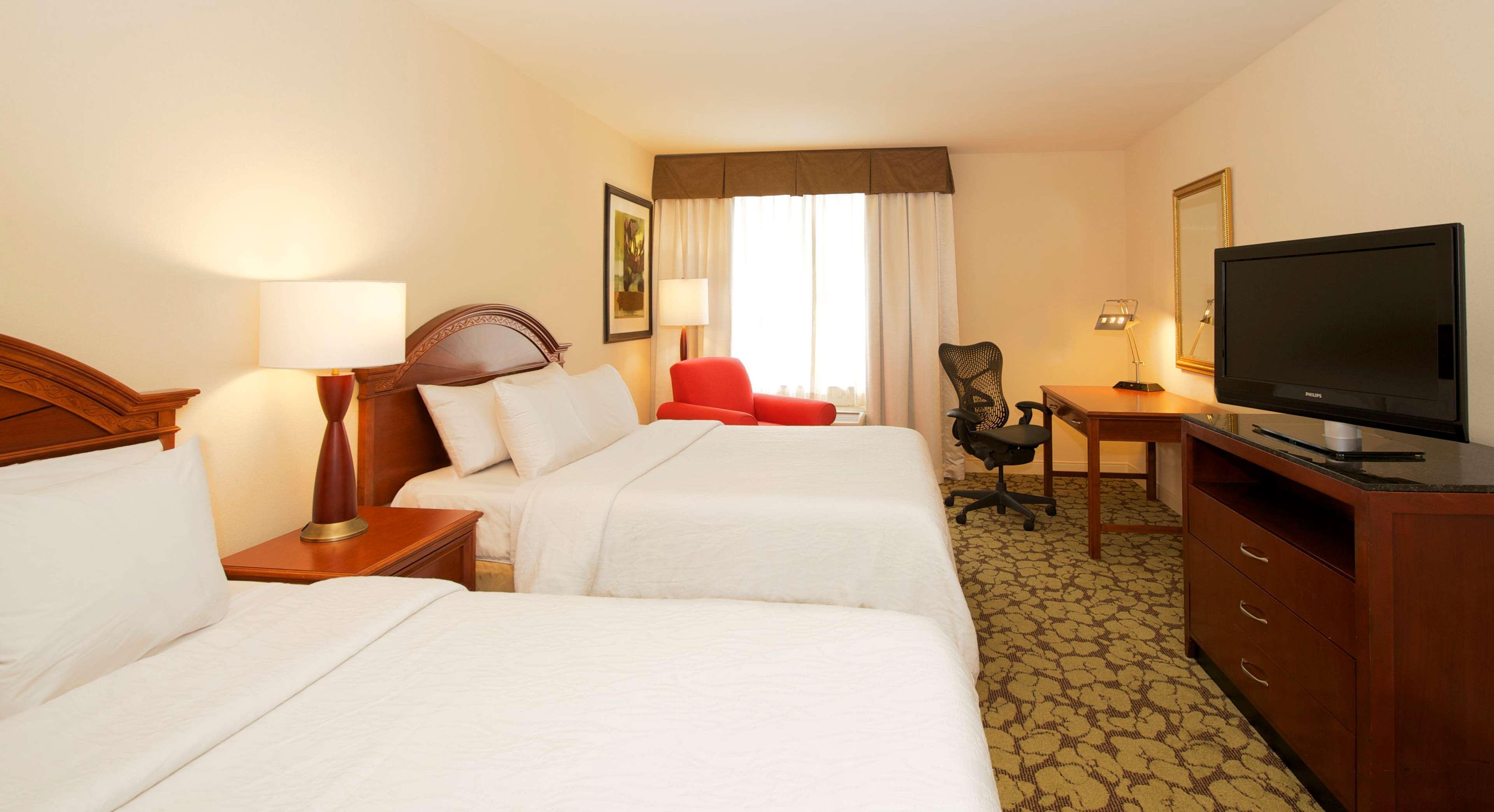 Hilton Garden Inn Virginia Beach Town Center Exteriör bild