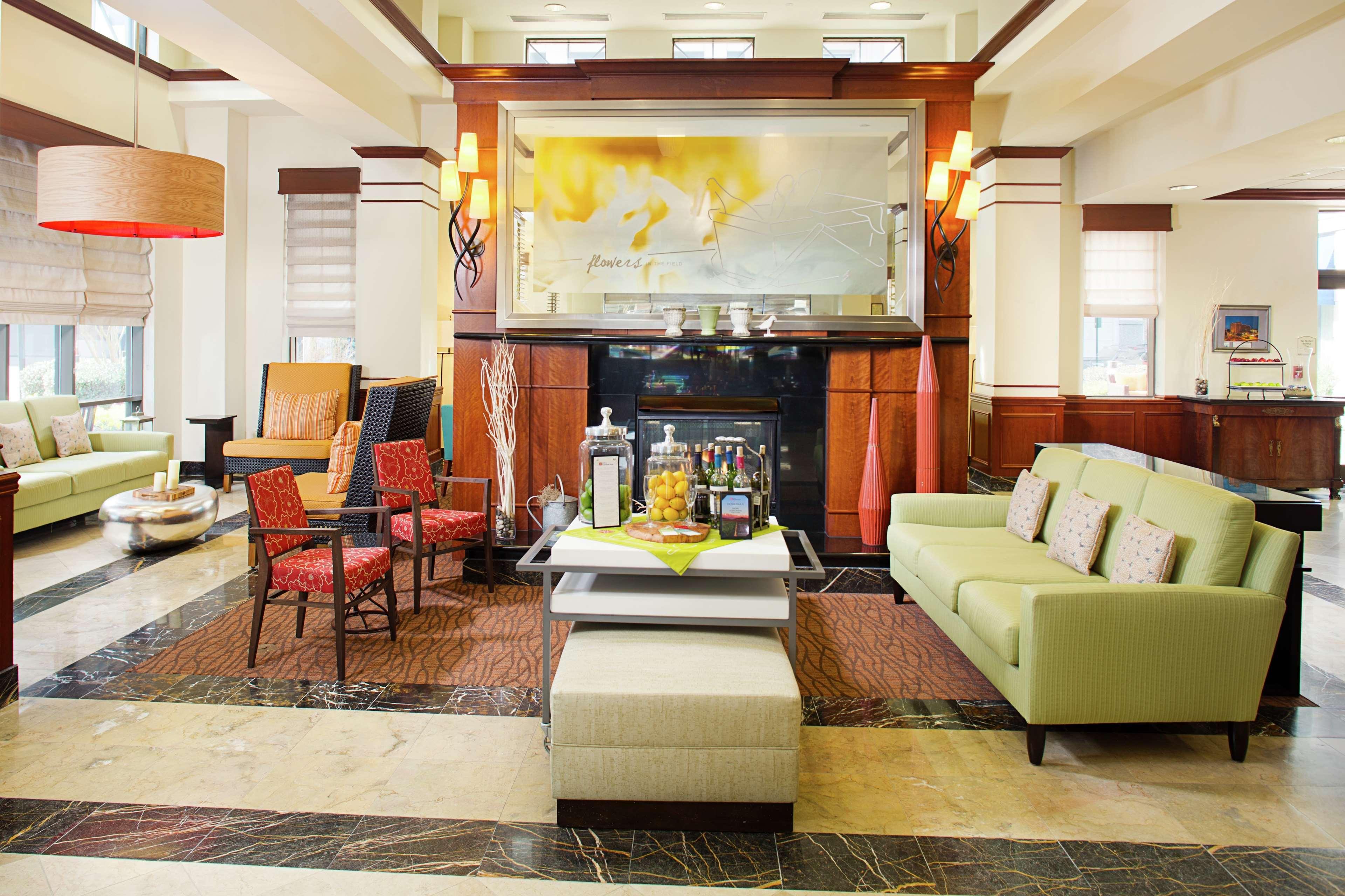 Hilton Garden Inn Virginia Beach Town Center Exteriör bild