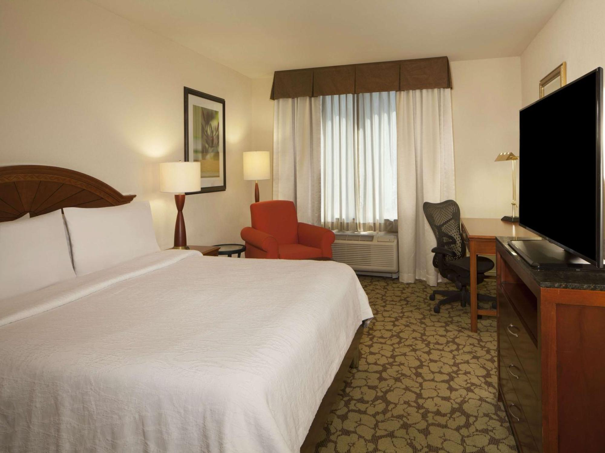 Hilton Garden Inn Virginia Beach Town Center Exteriör bild