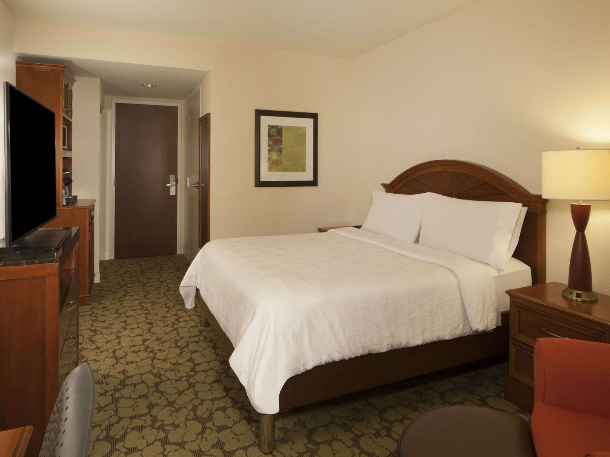 Hilton Garden Inn Virginia Beach Town Center Exteriör bild