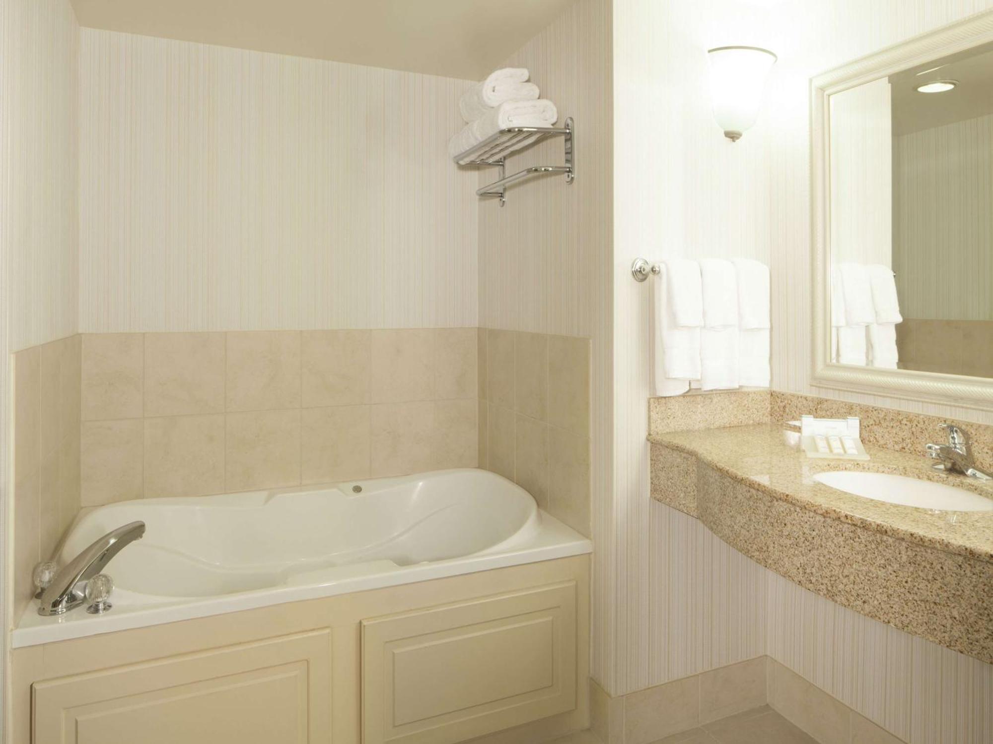 Hilton Garden Inn Virginia Beach Town Center Exteriör bild