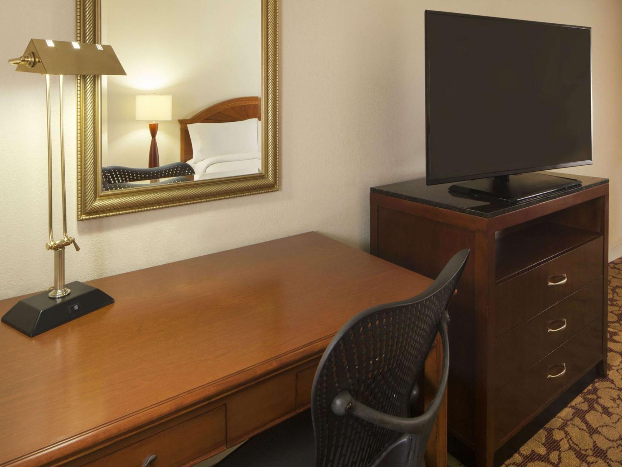 Hilton Garden Inn Virginia Beach Town Center Exteriör bild