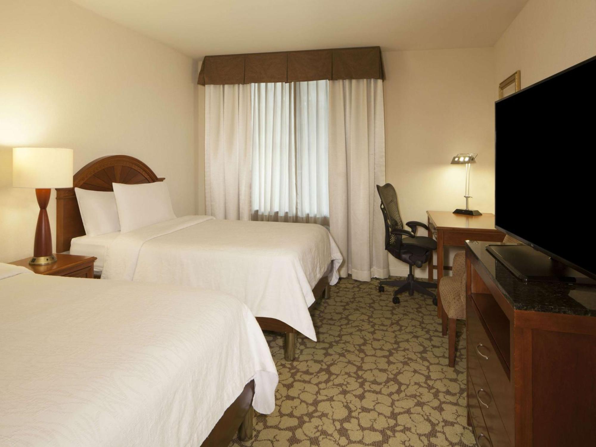 Hilton Garden Inn Virginia Beach Town Center Exteriör bild