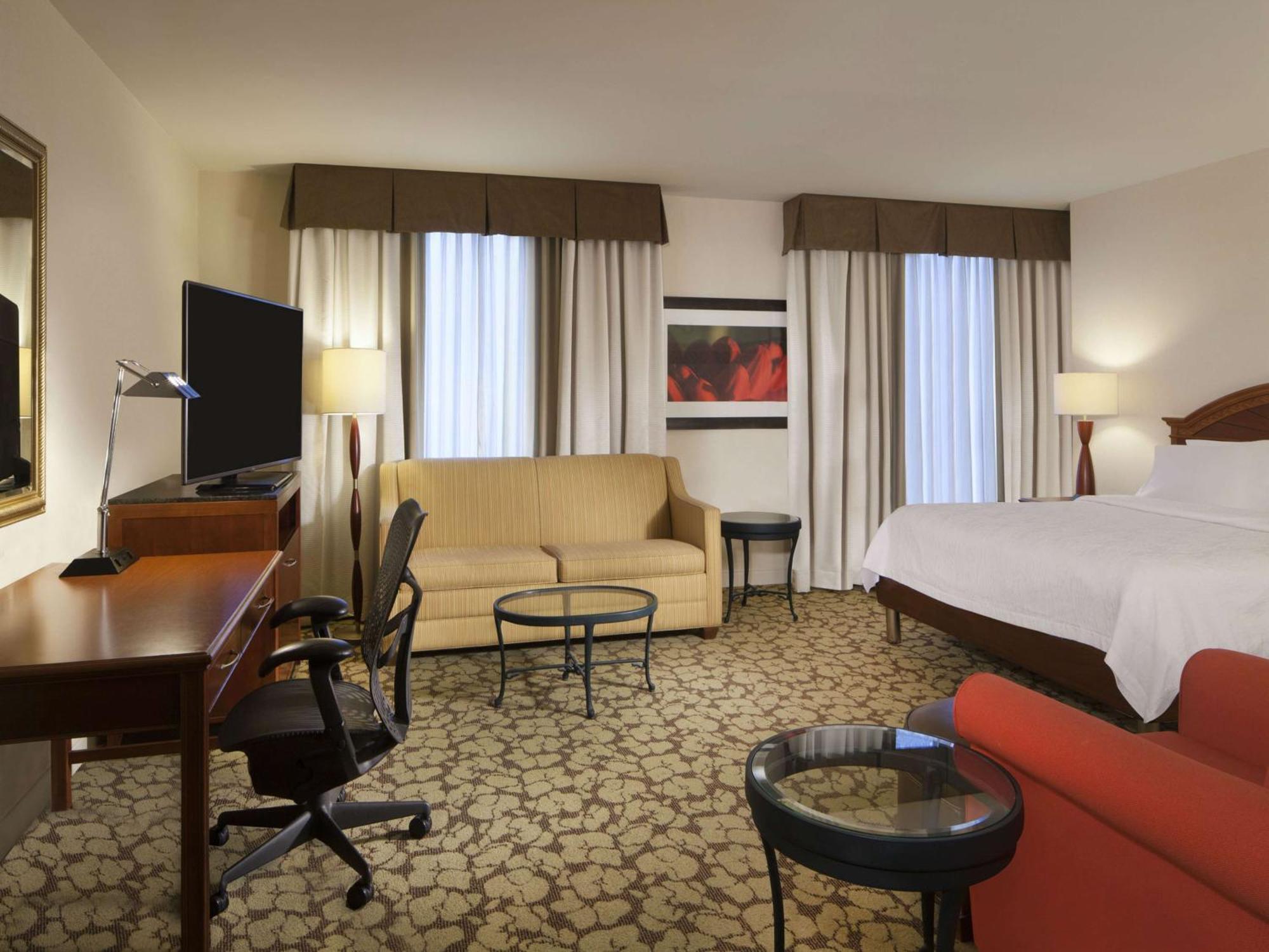 Hilton Garden Inn Virginia Beach Town Center Exteriör bild