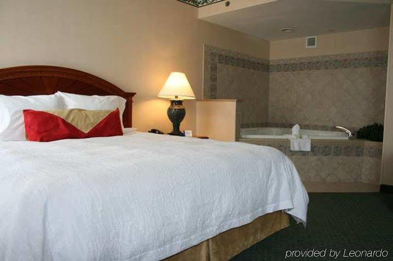 Hilton Garden Inn Virginia Beach Town Center Exteriör bild